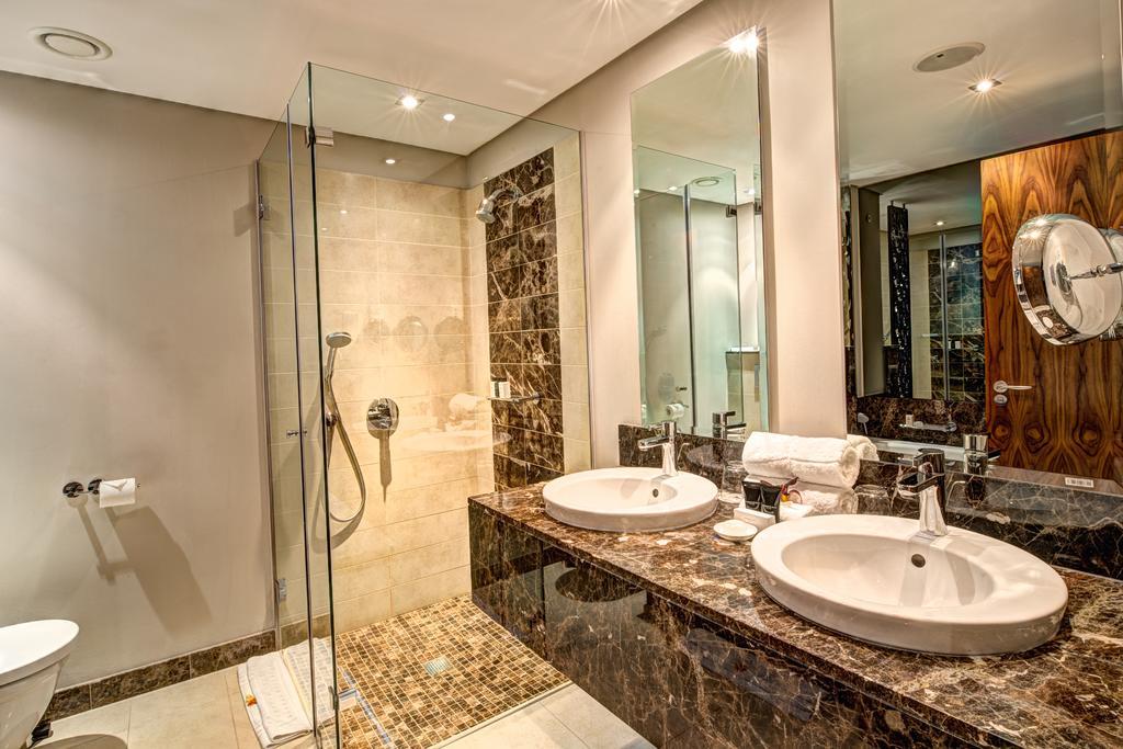 Royal Marang Hotel Phokeng Quarto foto Bathroom