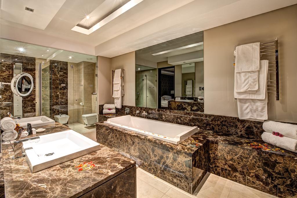 Royal Marang Hotel Phokeng Quarto foto Bathroom